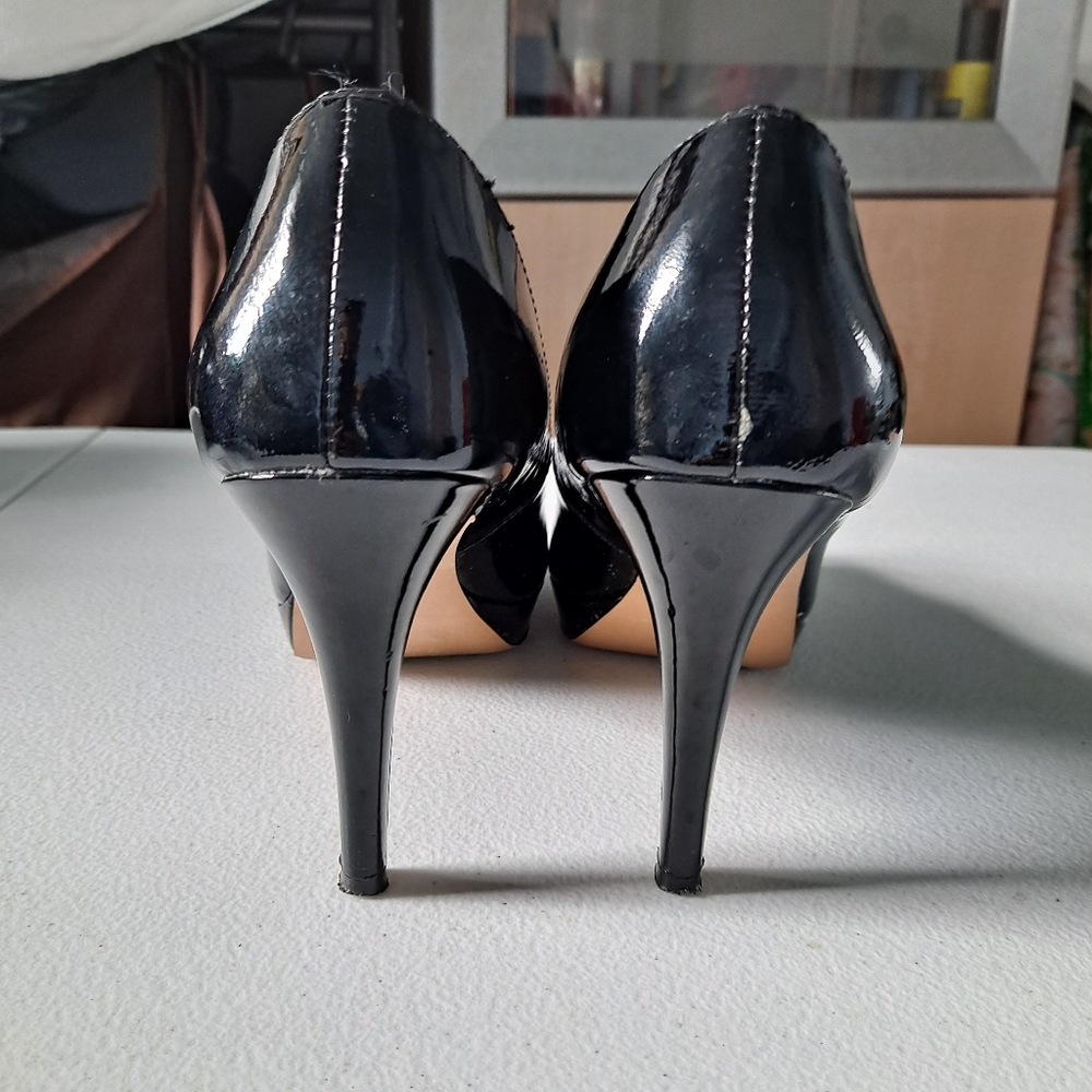 Circa Joan & David Luxe Black Leather Classic Platform Pumps - Picture 4 of 8